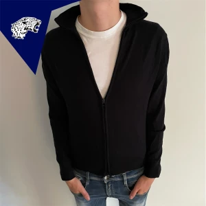 MERINOULL ZIP TÖRJA - Merinoull These glory days törja | Skick: 9/10 | Strl S | Modellen är 180cm | Hör av dig om du undrar någoting!