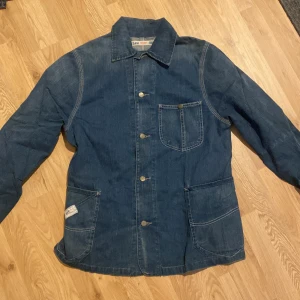 Mer jacka - Lee jacka Färg: lite blå Storlek:l