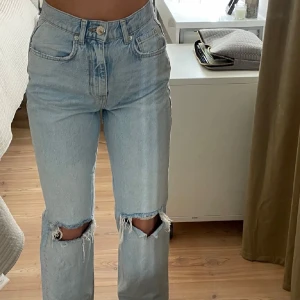 Gina Jeans - Jeansen är från Gina! Jätte fina jeans!! Har aldrig använt dom några gånger,  men tyvärr så har dom blivit för stora för mig