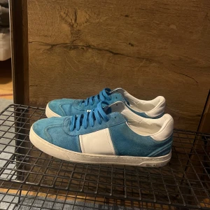 Valentino Flycrew - Valentino Flycrew Storlek 43 Mycket fint skick Alla nitar kvar