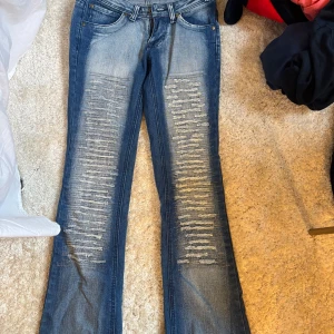 Skit snygga jeans - Skit coola lågmidjade jeans med coola detaljer💕💕