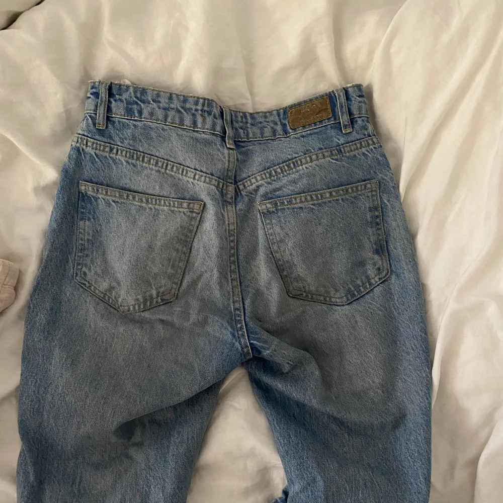 Snygga jeans från chiquelle som inte kommer till användning längre. Jag är 167/168cm. Jeans & Byxor.