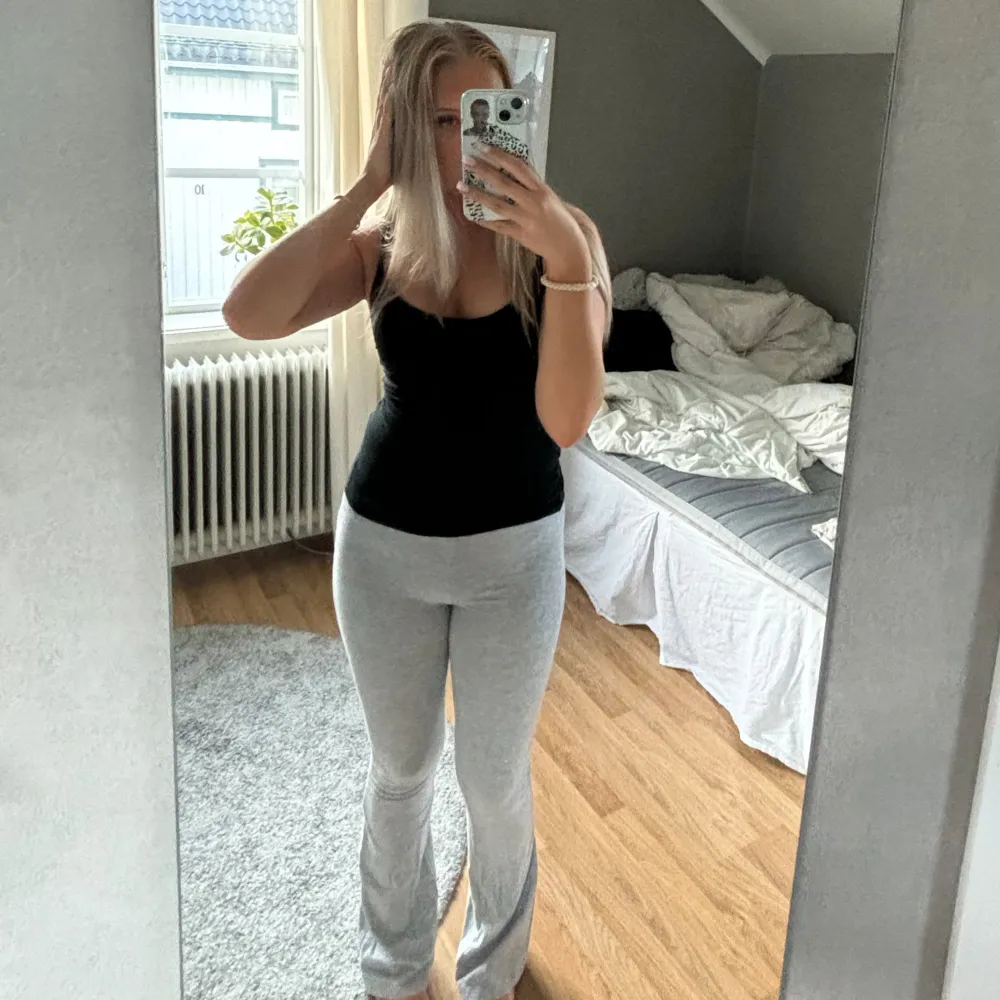 Gråa yogapants från lager🩶. Jeans & Byxor.