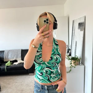 Grön tröja från bikbok - Grön tröja från bikbok. Sparsamt använt