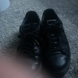 Balmain skor storlek 43-44 - Par feta balmain skor köpa på nk låta finns tyvärr intr kvitto. Dom är k bra skift måste bara tvättas kom privat för mer information //vaskis💯💯