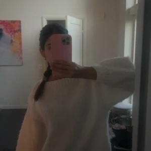 Vit stickad tröja - Säljer denna jätte fina stickade tröjan