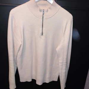 Massimo dutti  - Fräsch zip up, dm om ni har funderingar eller vill ha fler bilder. Nypris 700kr