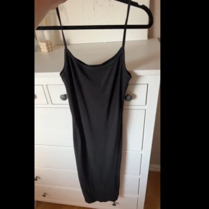 Klänning med slit - Lite längre med slit längst ner, använd några enstaka gånger