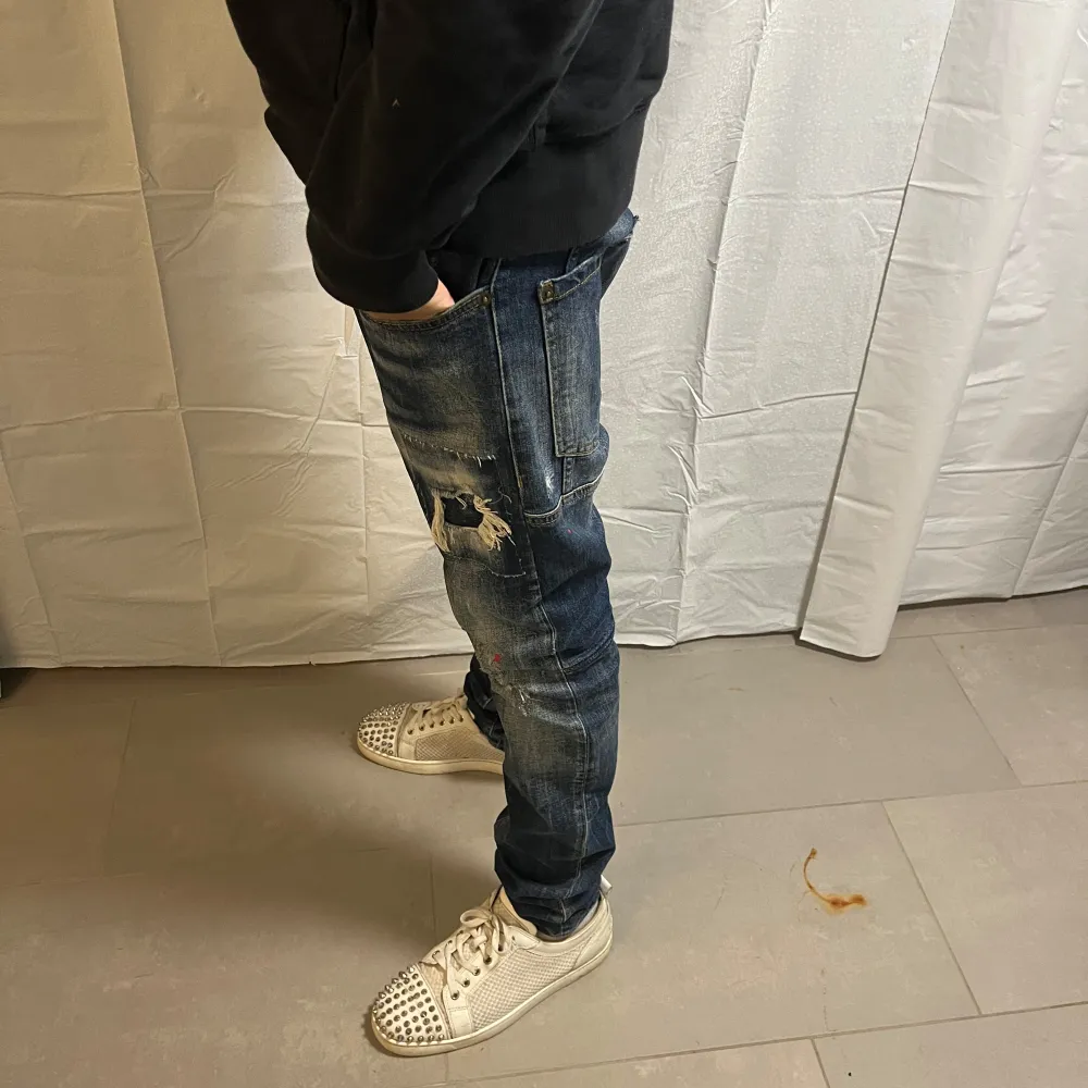 Moddel är 178 och väger ca 60kg/ pris går diskuteras vid snabb affär . Jeans & Byxor.