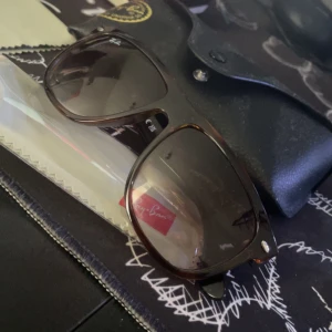 rayban boyfriend glasses - Nice sunglasses.  good condition  small version of rayban boyfriend