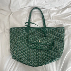 väska  - säljer denna väskan för ja inte använder den, priset kan diskuteras 