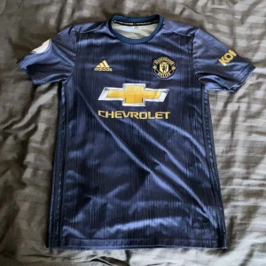 Manchester United tröja - Inte använd köpt i arenan för några år sen