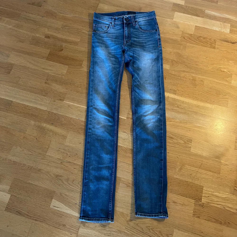 Hej! | säljer dessa riktigt snygga tiger of Sweden jeans perfekta till hösten och vintern! ❄️🍁| strl: 30/32 | tveka inte att höra av di vid funderingar och pris kan diskuteras!👊. Jeans & Byxor.