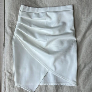 Vit kjol NY - Jättefin men aldrig använt då den va lite liten i storleken, passar XS/S