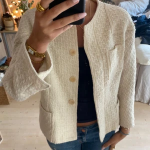 Jacka - SUPERSNYGG!! Tryck gärna köp nu ❤️❤️ i jätte bra kvalitet 💕💕