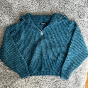 Stickad tröja - Jättemysig blå stickad tröja från Gina tricot som endast är använd ca 2-3 gånger☺️ den är helt slutsåld för den köptes för typ ett år sedan💞💞