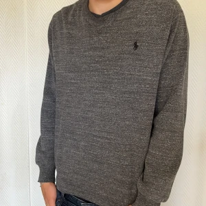 Ralph lauren sweatshirt  - BYTE!!!!! Ralph lauren sweater i fint skick (9-10). Nypris runt 2k mitt pris 449kr. Hör av dig vid funderingar och pris kan diskuteras vid snabb affär! Mvh Malte