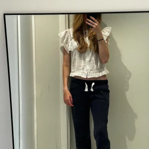 Zara blus  - Vit blus från zara, använd fåtal gånger