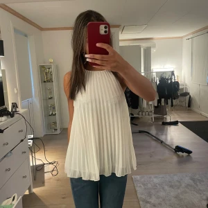 Blus - Blus köpt på H&M bra skick, använd 1 gång 