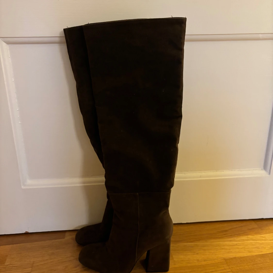 Bruna knähöga stövlar  - 90