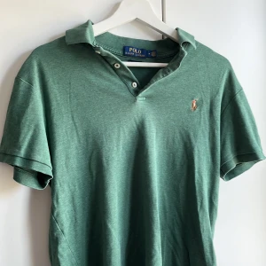 Ralph lauren pike - Grön Ralph lauren pike i bra skick. Skriv vid fundering.