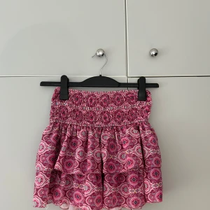 Meet me there kjol - Helt ny meet me there kjol med lappen kvar. Storlek S/M🥰kommer inte sälja för under 300 så ingen idé att buda under 