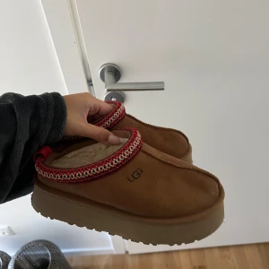 Ugg - Jätte fina Uggs i modellen Tasman, använda nån gång bara så skicket är väldigt fint