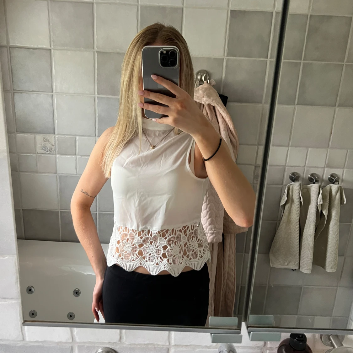 Vit topp från bikbok 