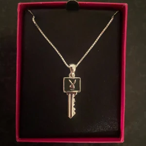 Playboy halsband - Säljer detta superfina Playboy halsband, aldrig använt 