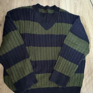 Tjocktröja/stickad tröja - Jätte mysig stickad tröja, perfekt till våren