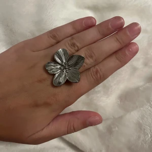 Ring blomma silver - 🤍