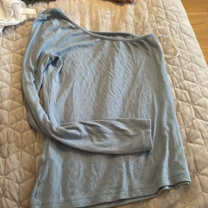 Fin tröja  -  ljusblå tröja 