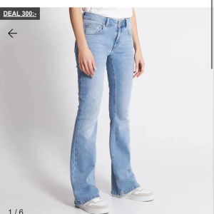 Lågmidjade jeans - Helt nya Lågmidjade bootcut jeans från lager. Ny pris 400kr💓