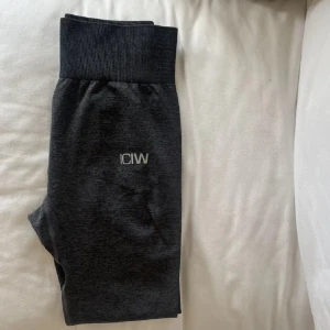Icaniwill träningstights - Träningsrights frpn Icaniwill säljes i toppskick, som nya! Define seamless tights. Nypris: 599kr  Mitt pris: 249kr   🌸🌸