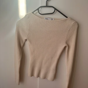 ZARA tröja - Superfin tröja mycket bra material  Knappt använd 