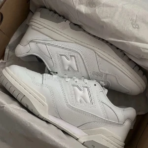 New balance 550🤍 - Endast testade på!🤍 Perfekta skor nu till hösten, Köpt för 1500kr🫶🏻