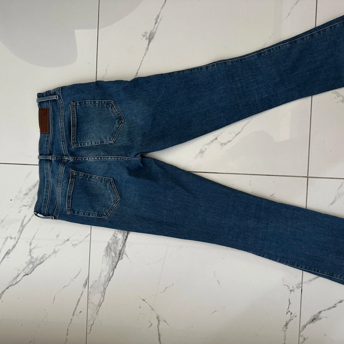 Blåa lågmidjade jeans  - 91