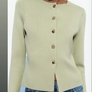 Zara topp - En topp från zara som aldrig kommer till användning, använd en gång nu under sommaren❤️