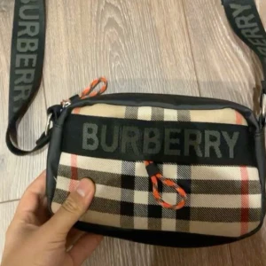 Burberry väska - En burberry väska utan några fel.