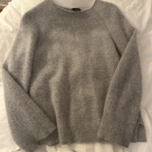 Angora tröja - Jättefin men kommer tyvärr inte till användning längre, köptes på plick för 400 och säljer för 250❤️står ingen storlek men skulle säga S❤️