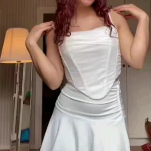 Vit topp - Aldrig använd ute endast haft på mig 2 gånger kortare stunder. 