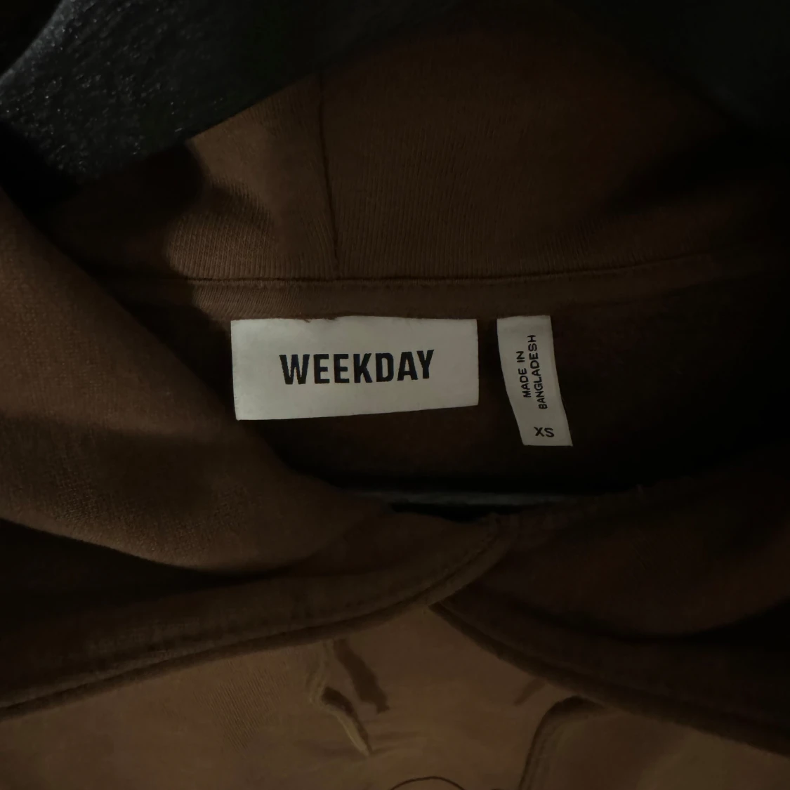 Brun hoodie från Weekday - 1