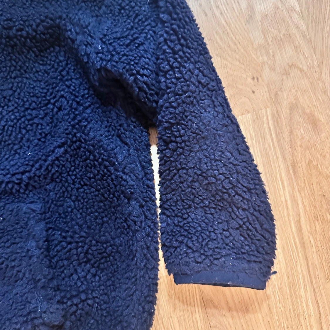 Svart teddyjacka med dragkedja - 1