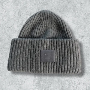 Acne mössa - Perfekt skick osv 