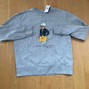 Ralph lauren sweatshirt  - Ralphlauren sweatshirt, nyskick aldrig använd. Köpt på care of carl.