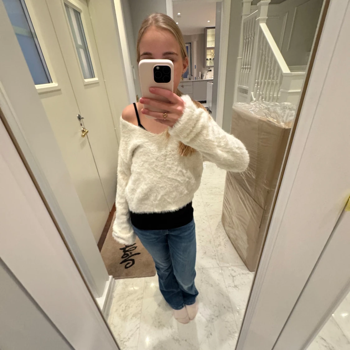 Vit fluffig tröja från NA-KD