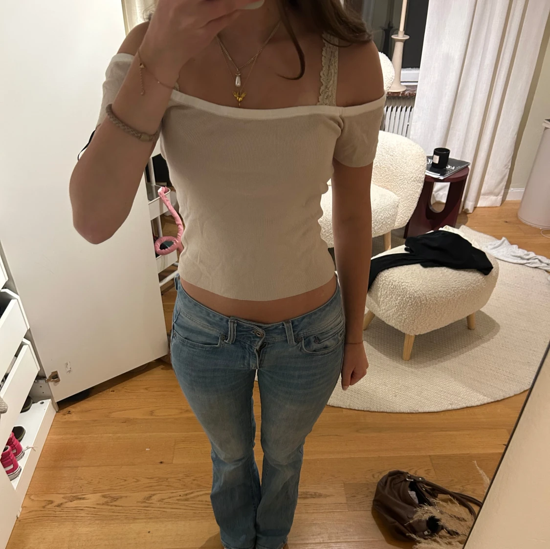 Beige offshoulder topp