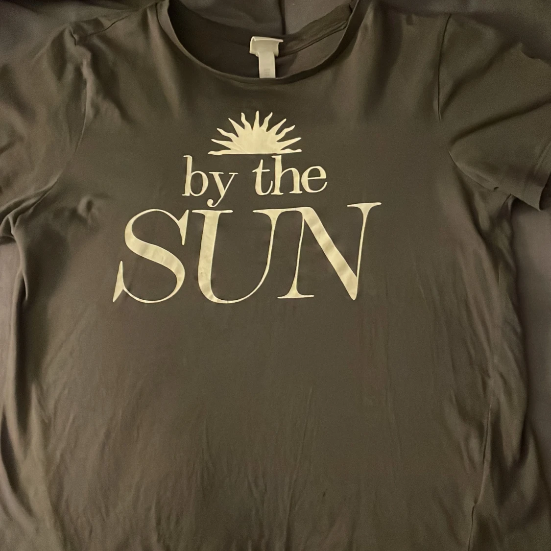 Grå t-shirt med tryck - 2