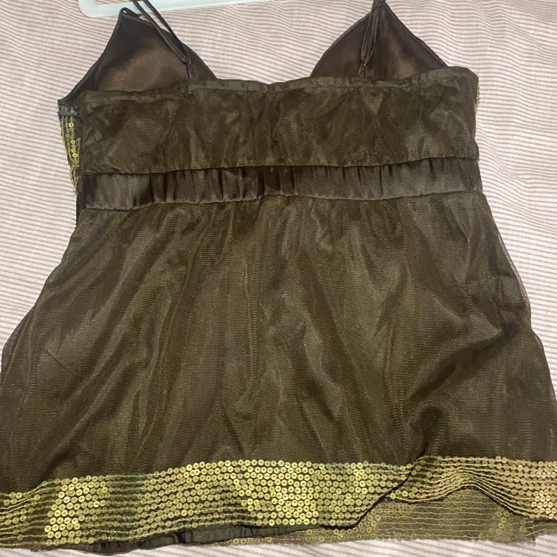 Brun paljettprydd topp från Vero Moda  - 1