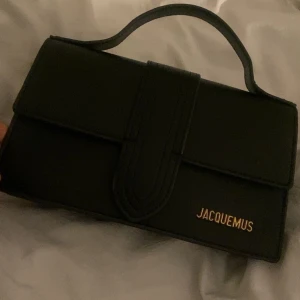Svart handväska från Jacquemus - Inga defekter, väldigt fint och passar till allt